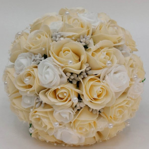 buchet-mireasa-cu-flori-artificiale-crem