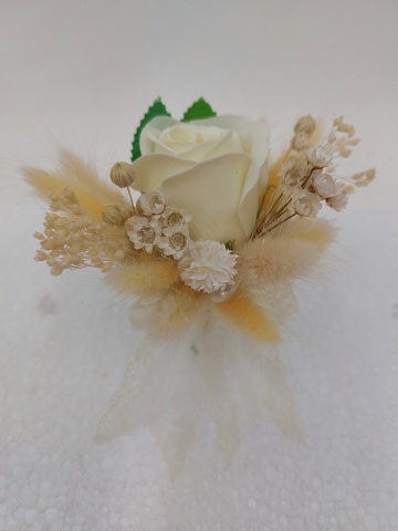 Floare De Pus În Piept Crem - Img 3