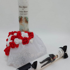 Set 2 Lumanari Cununie Scurte Cu Rochie Si Aranjament Floral Rosu - Img 3