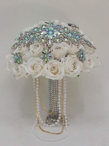 Buchet Nunta Alb Ornat Cu Accesorii - Img 2