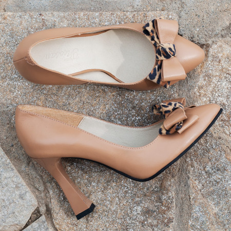 Stiletto din piele naturala camel cu funda Jada