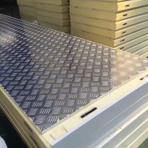 Pardoseala cu INOX STRIAT pentru camere frig, izolatie 80 mm