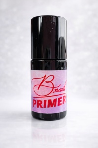 Primer cu vitamine B nails