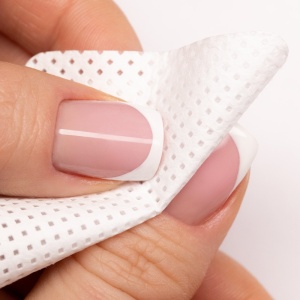 Servetele perforate pentru unghii albe