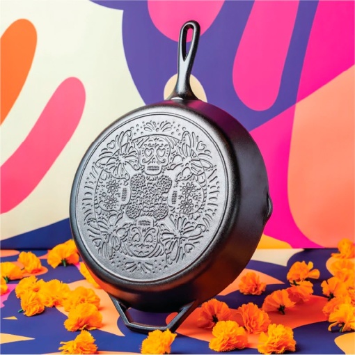 Tigaie adanca rotunda din fonta cu maner si logo Sugar Skull Lodge 30,5 cm - L-10SKULL - Img 3