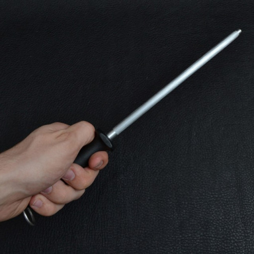Pila Victorinox pentru ascutit cutite, lama 20cm - 7.8013 proportii in mana