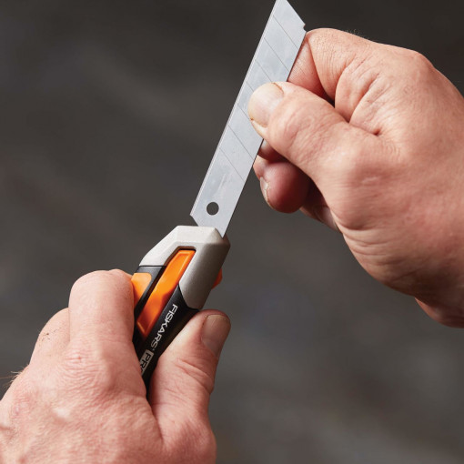 FISKARS Cutit cu lama sgmentata de 18 mm Fiskars CabonMax Snap-Off - 1027227 - Img 9