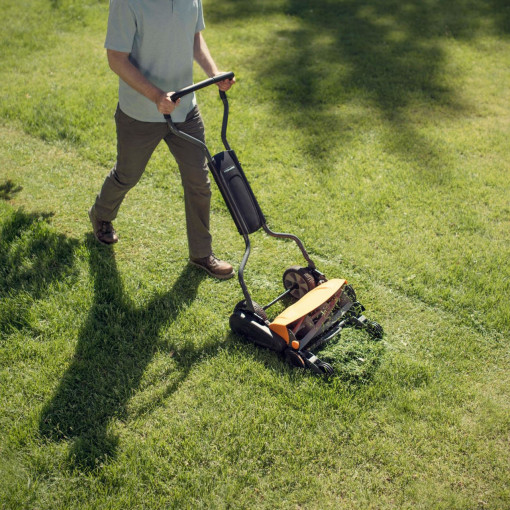 FISKARS Masina manuala de tuns gazonul StaySharp Max, 610 mm, 20 kg - 1000591 - Img 5