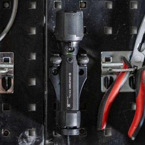 Lanterna de Mana LED Lenser P7R Pro Black 2000 lumeni - Img 5