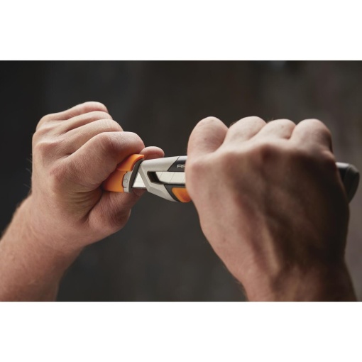 FISKARS Cutit utilitar cu lama retractabila, 18mm, CarbonMax Snap-off - 1061194 - Img 5