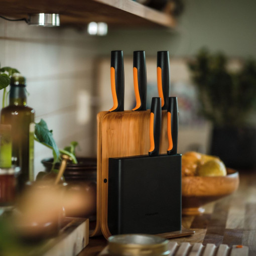 FISKARS Set suport din bambus + 5 cutite Fiskars Functional Form - 1057552 - Img 3