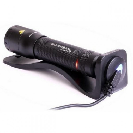 Lanterna Led Lenser P7R 1000LM - A8.Z9408.R conectata la incarcator pe lung