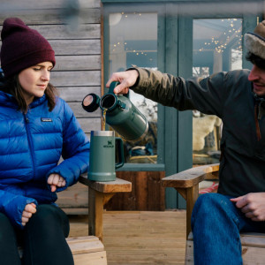 Termos Stanley pentru bere The Easy-Pour Growler Hammertone Green 1.9L - 10-01941-067 7