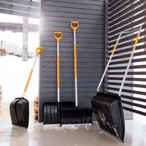 Lopata pentru zapada Fiskars SnowXpert, 1310 mm, 1400 g - Img 3