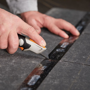 Cutit utilitar cu lama trapezoidala Fiskars CarbonMax, 1027222, 182 mm, 200 g - Img 9