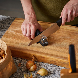 FISKARS Dispozitiv pentru ascutit cutite Fiskars Essential,227 mm, 80 g - 1023811 - Img 3