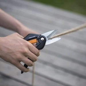 FISKARS Foarfeca utilitara Singlestep SP28, 250 mm, 180 g, Ø 20 mm - 1000571 - Img 2