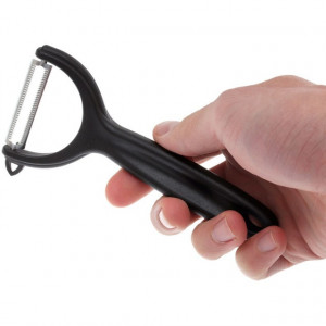 Curatator Victorinox Rosii si Kiwi - 7.6079 proportii in mana