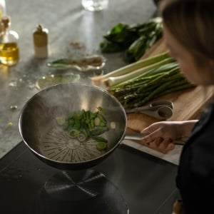 FISKARS Tigaie wok, din otel inoxidabil, fara acoperire antiaderenta, Fiskars All Steel Pure, Ø 28 cm - 1065629 - Img 6