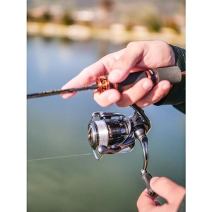 Mulineta Spinning Daiwa 23 Airity ST SF 2000SSP - Img 3