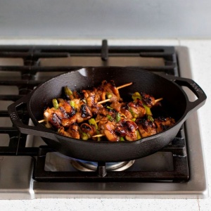 Tigaie grill adanca rotunda din fonta cu manere Lodge 26 cm - L-8GPL - Img 2