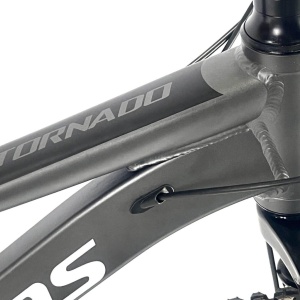 Bicicleta BR Tornado 26", 21 viteze, frane pe disc, cadru din aluminiu 13.5", manete secventiale, gri - Img 3