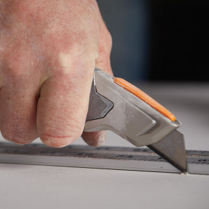 Cutit utilitar cu lama trapezoidala Fiskars CarbonMax, 1027222, 182 mm, 200 g - Img 5