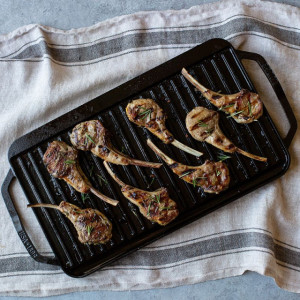 Plita din fonta cu 2 fete neteda si grill Chef Collection Lodge 41,5 x 25,5 cm - L-CDRG prezentare
