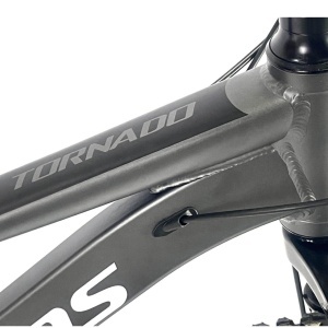 Bicicleta BR Tornado ProMG 24", jante MAGNEZIU, 21 viteze, frane pe disc, cadru din aluminiu 13", manete secventiale, gri - Img 8