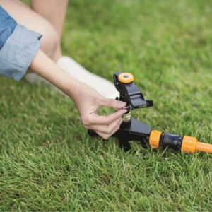 FISKARS Aspersor pulsator cu picior Fiskars, cap metalic - 1023658 - Img 2