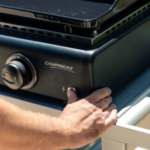 Plancha pe gaz Campingaz Onyx 2, 2 arzatoare, 6 kW, fonta emailata, aprindere electronica - 2218080 - Img 3