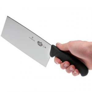 Satar Victorinox tip Chinezesc, lama 18cm - 5.4063.18 lama proportii in mana