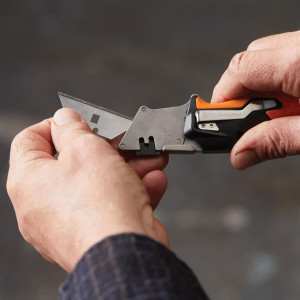 FISKARS Cutit utilitar pliabil cu lama trapezoidala Fiskars CarbonMax, 170 mm, 170 g - 1027224 - Img 8