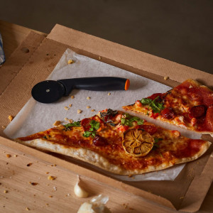 FISKARS Feliator pentru taiat pizza Fiskars Functional Form, 260 mm, 50 g - 1019533 - Img 5