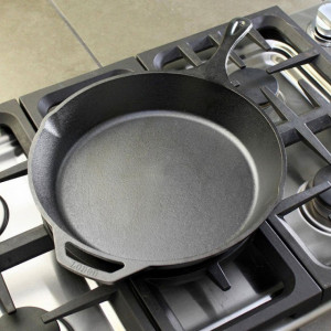 Tigaie adanca rotunda din fonta cu maner Lodge 33 cm - L-12SK3 - Img 5
