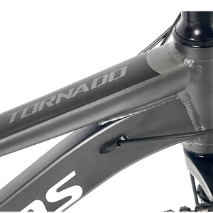 Bicicleta BR Tornado ProMG 26", jante MAGNEZIU, 21 viteze, frane pe disc, cadru din aluminiu 13.5", manete secventiale, gri - Img 6