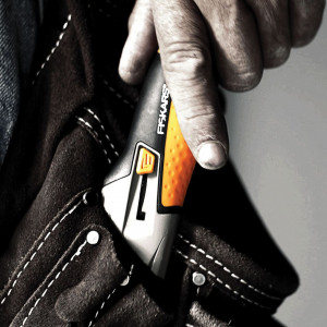 FISKARS Cutit utilitar cu lama trapezoidala Fiskars CarbonMax, 182 mm, 200 g - 1027222 - Img 12