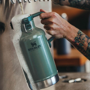 Termos Stanley pentru bere The Easy-Pour Growler Hammertone Green 1.9L - 10-01941-067 5