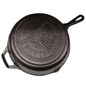 Tigaie adanca rotunda din fonta cu maner si logo American Flag Lodge 26 cm L - Img 3