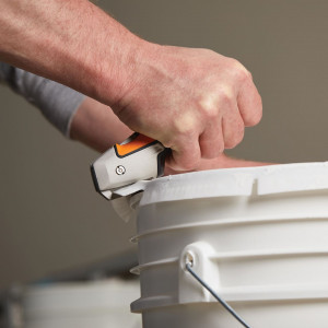 Cutit utilitar cu lama trapezoidala pentru zugravi Fiskars CarbonMax, 1027225, 191 mm, 244 g - Img 14