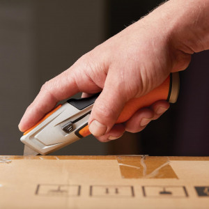 FISKARS Cutit utilitar cu lama retractabila trapezoidala Fiskars CarbonMax, 177 mm, 171 g - 1027223 - Img 4