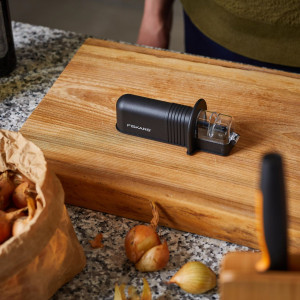 FISKARS Dispozitiv pentru ascutit cutite Fiskars Essential,227 mm, 80 g - 1023811 - Img 2