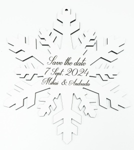 Fulg din lemn alb personalizat – Save the Date + calendar – gravură față-verso, 30 cm - Img 1