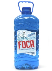 Foca detergente líquido / Charola con 4 botellas de 1 Galón
