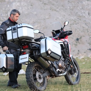 Set complet de cutii aluminiu SHAD TERRA, 48L cutie centrala si 36L / 47L cutii laterale, incluzand set de montaj si placa SHAD YAMAHA Tenere 700 XTZ690 - Img 20