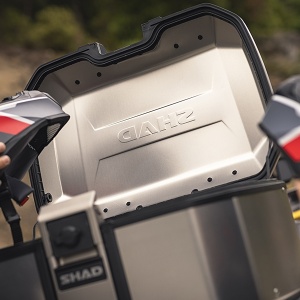 Complete set of aluminum cases SHAD TERRA, 55L topcase + 36L / 47L side cases, including mounting kit and plate SHAD CF Moto 800MT - Img 13