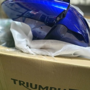 Aripa noroi roata fata Triumph Tiger 800 T2307967 - SAPHIRE BLUE OEM