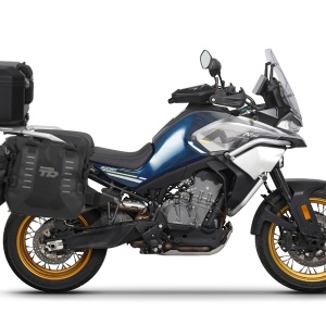Complete set of SHAD TERRA TR40 adventure saddlebags and SHAD TERRA BLACK aluminium 48L topcase, including mounting kit SHAD CF Moto 800MT