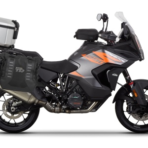 Complete set of SHAD TERRA TR40 adventure saddlebags and SHAD TERRA aluminium 55L topcase, including mounting kit SHAD KTM Super Adventure 1290 (R, S)