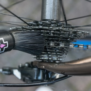 Drivetrain detailing brush MUC-OFF 368 - Img 7